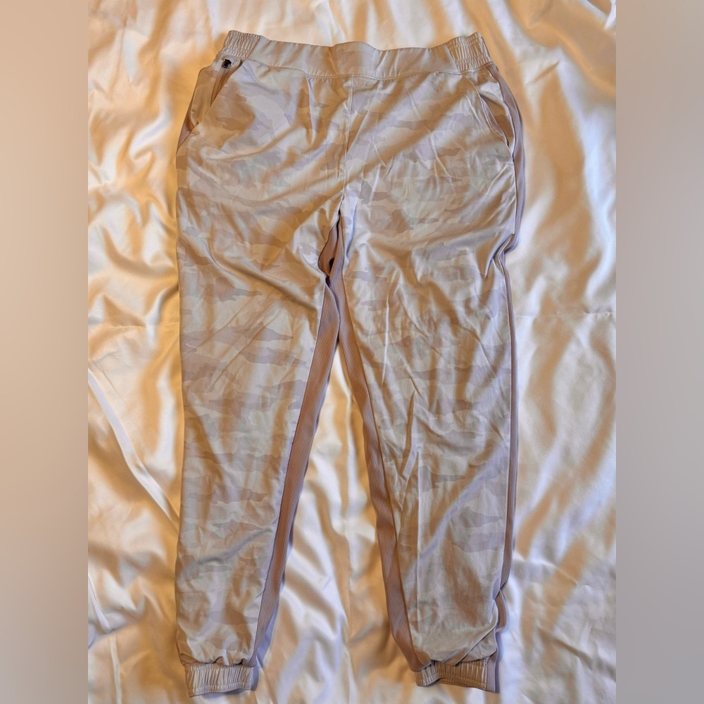 Athleta dusty pink camo joggers size 12